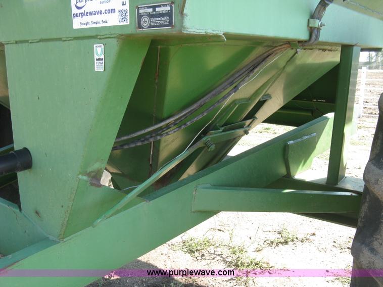 image for item E7973 Brent GC420 grain cart