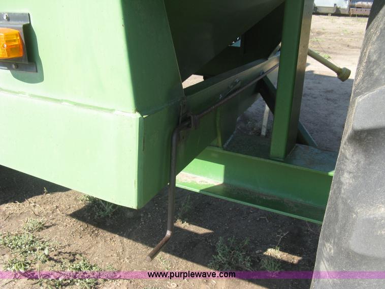 image for item E7973 Brent GC420 grain cart