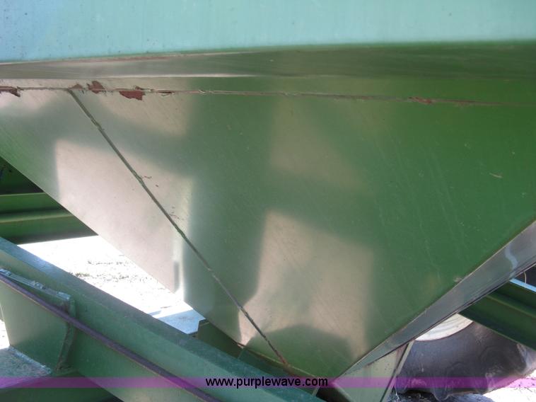 image for item E7973 Brent GC420 grain cart