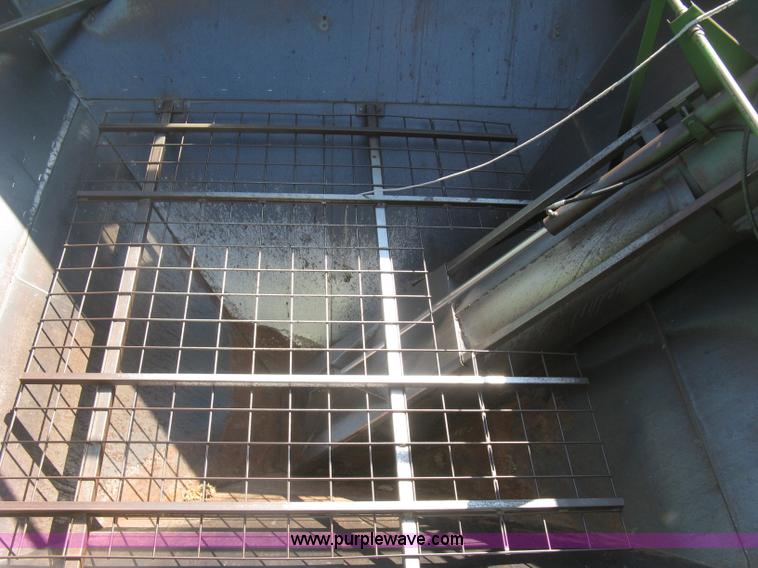 image for item E7973 Brent GC420 grain cart