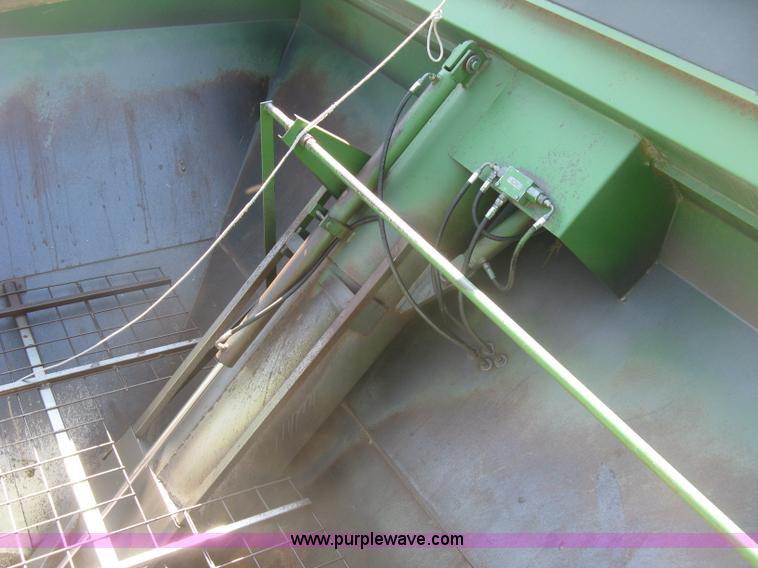 image for item E7973 Brent GC420 grain cart