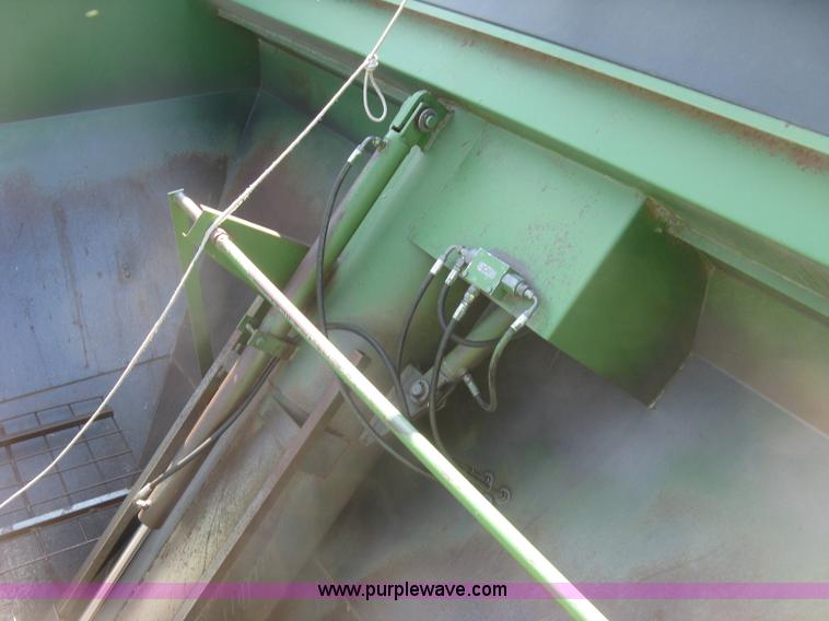 image for item E7973 Brent GC420 grain cart