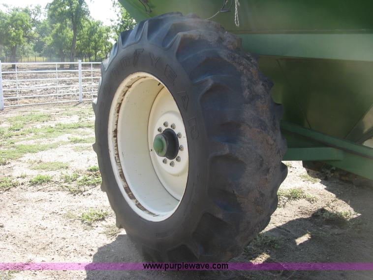 image for item E7973 Brent GC420 grain cart