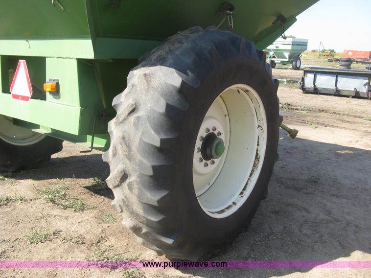 image for item E7973 Brent GC420 grain cart