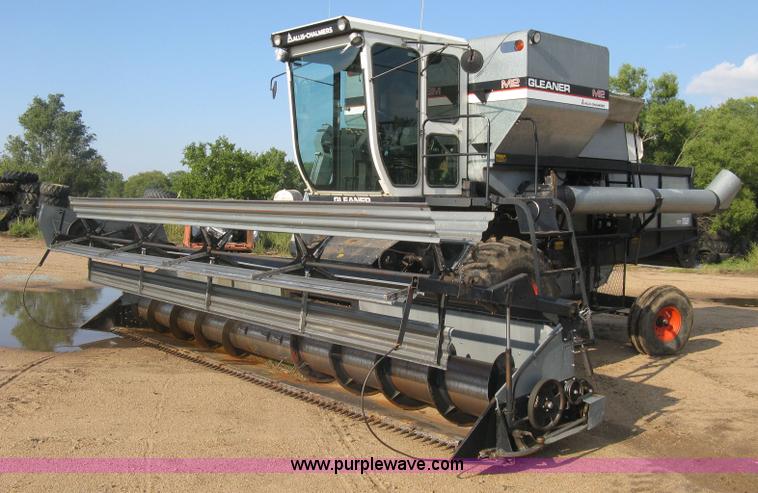 image for item E7985 Gleaner M2 combine