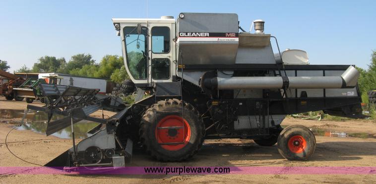 image for item E7985 Gleaner M2 combine