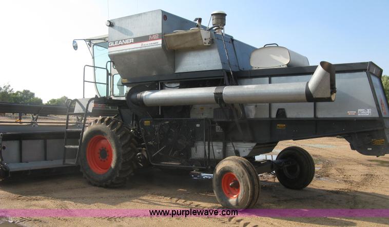image for item E7985 Gleaner M2 combine