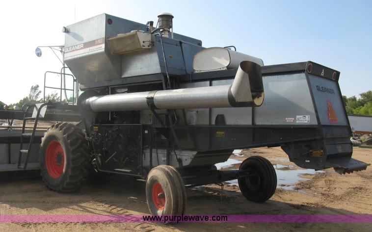 image for item E7985 Gleaner M2 combine