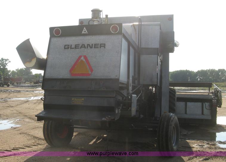 image for item E7985 Gleaner M2 combine