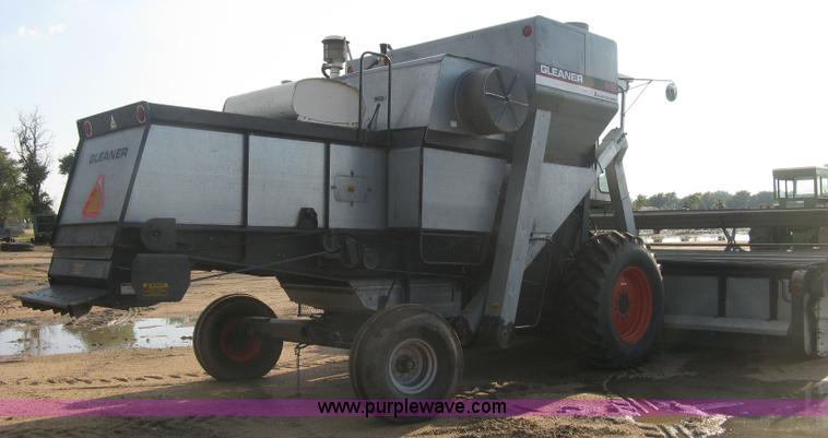 image for item E7985 Gleaner M2 combine