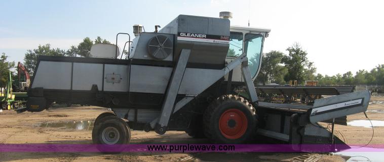 image for item E7985 Gleaner M2 combine