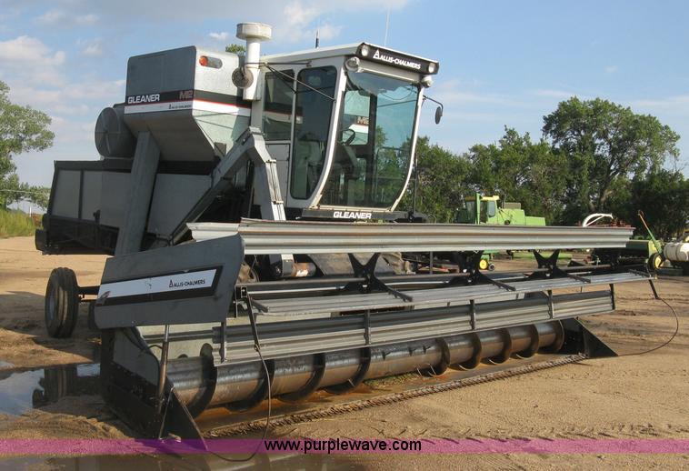 image for item E7985 Gleaner M2 combine