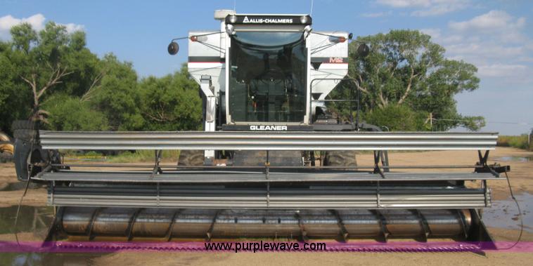 image for item E7985 Gleaner M2 combine