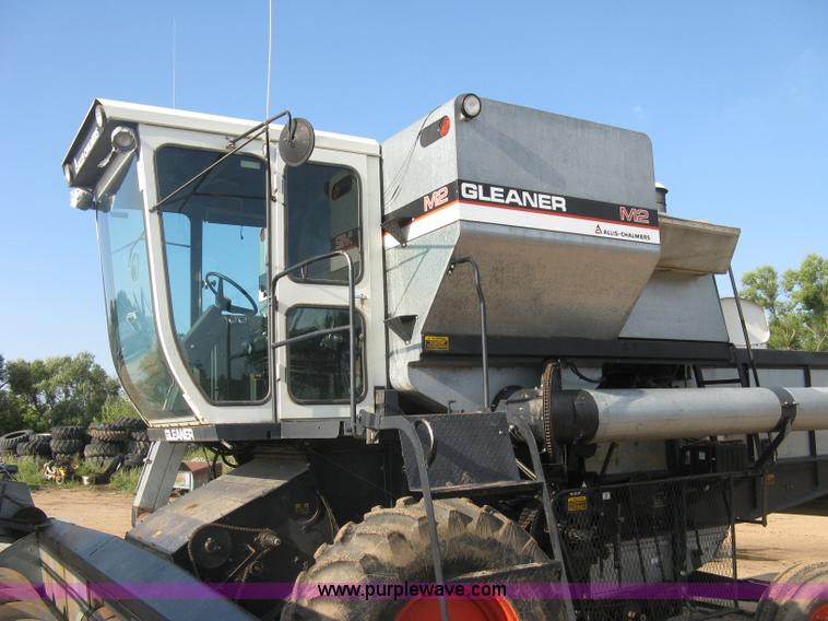 image for item E7985 Gleaner M2 combine