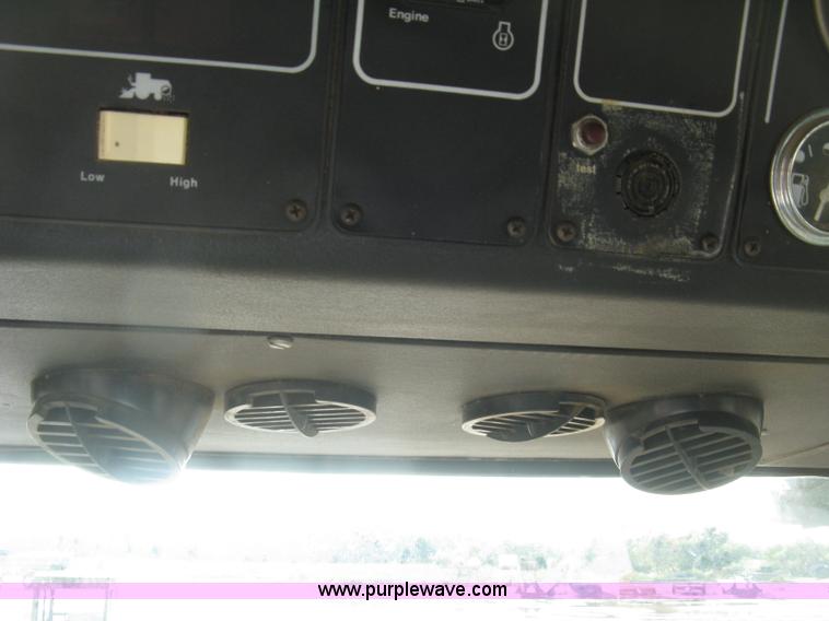 image for item E7985 Gleaner M2 combine