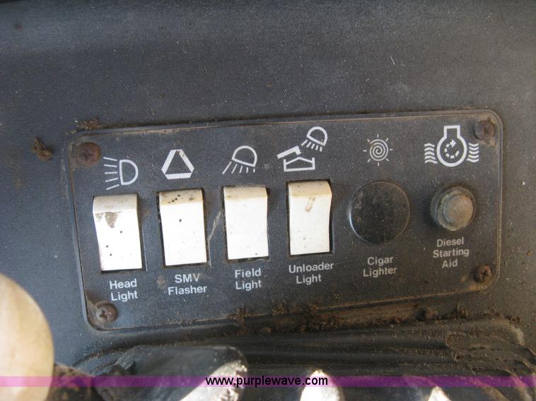 image for item E7985 Gleaner M2 combine