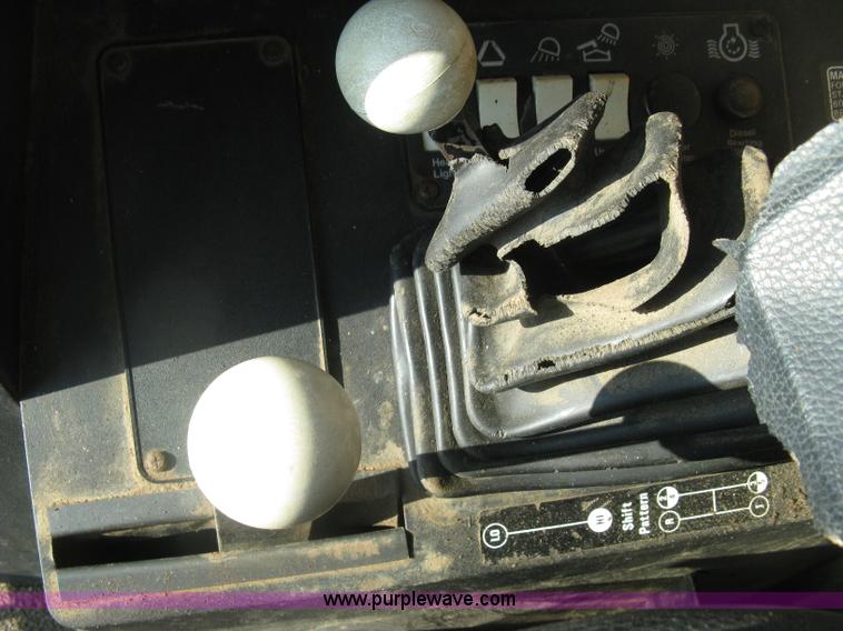 image for item E7985 Gleaner M2 combine