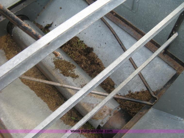 image for item E7985 Gleaner M2 combine