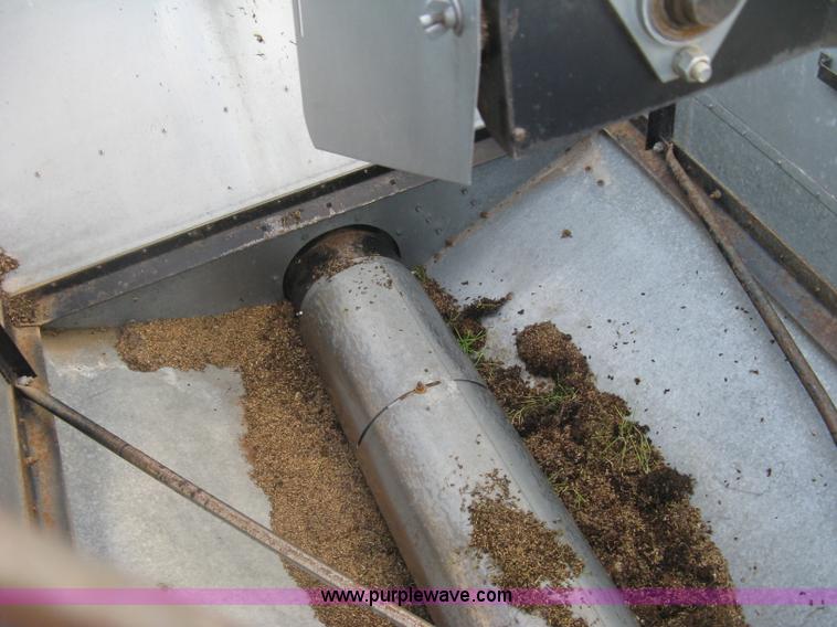 image for item E7985 Gleaner M2 combine