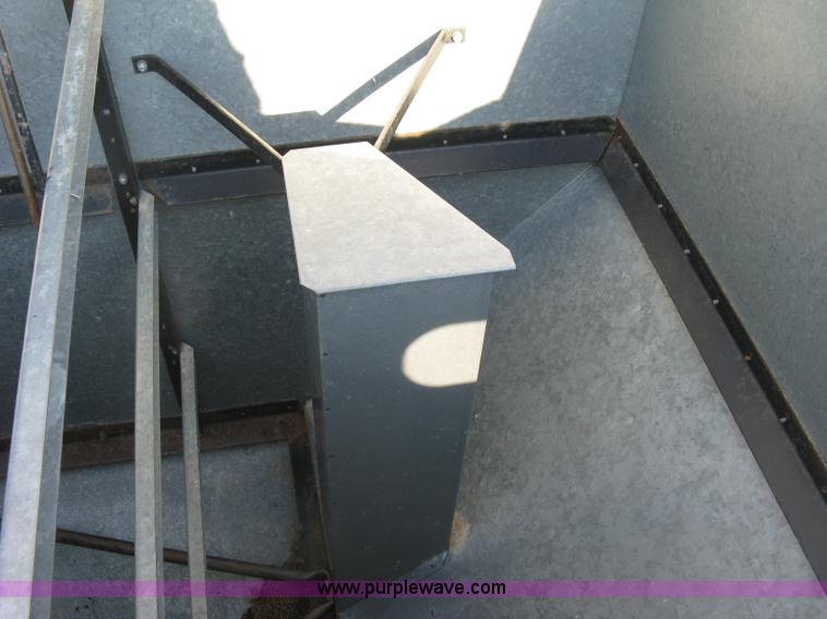 image for item E7985 Gleaner M2 combine