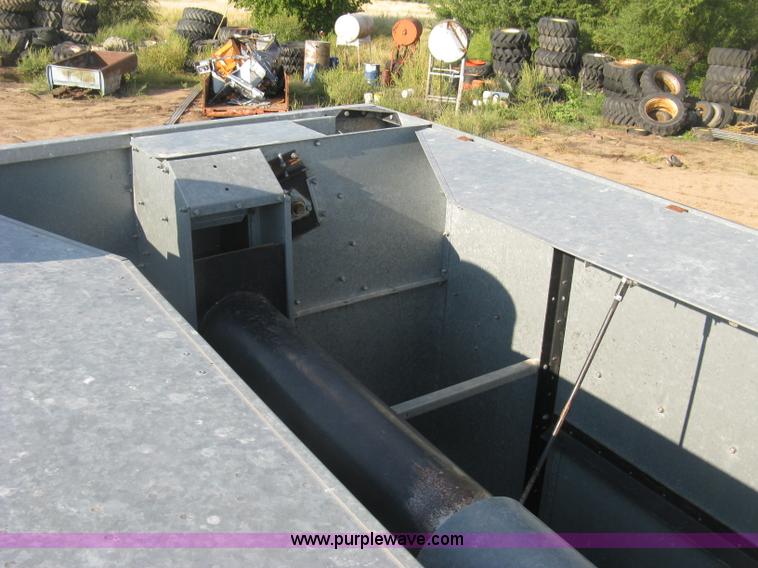 image for item E7985 Gleaner M2 combine