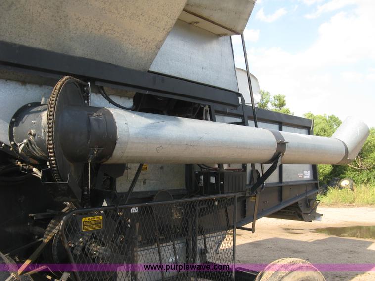 image for item E7985 Gleaner M2 combine