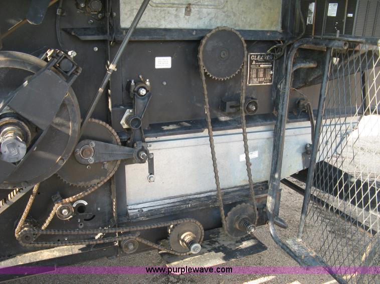 image for item E7985 Gleaner M2 combine