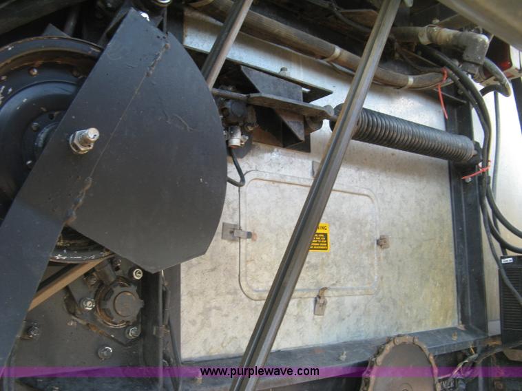 image for item E7985 Gleaner M2 combine