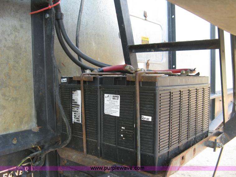 image for item E7985 Gleaner M2 combine