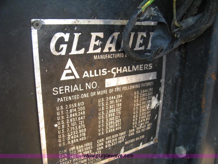 image for item E7985 Gleaner M2 combine