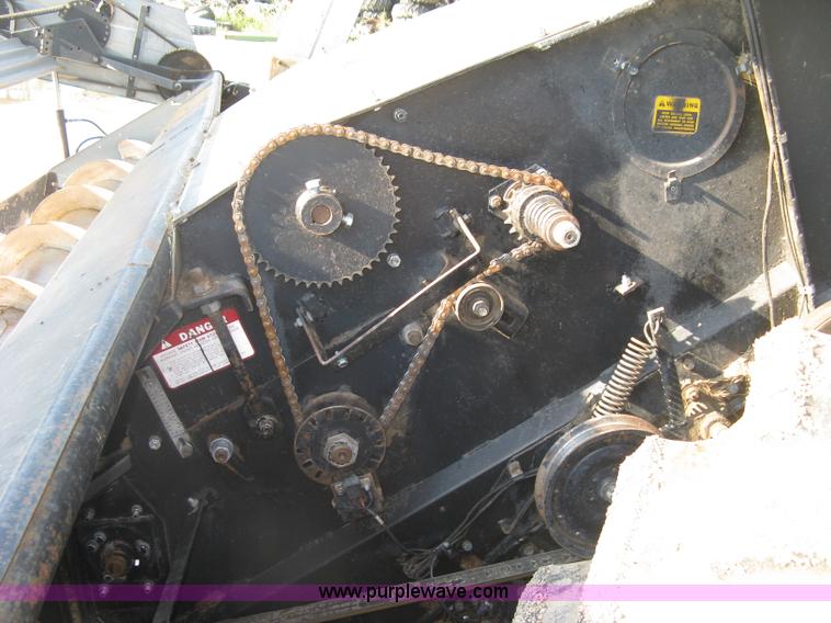 image for item E7985 Gleaner M2 combine