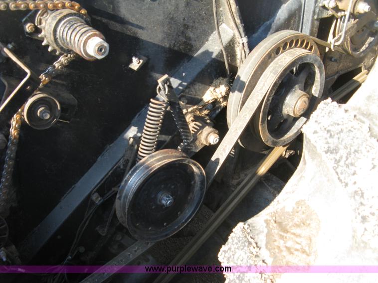 image for item E7985 Gleaner M2 combine