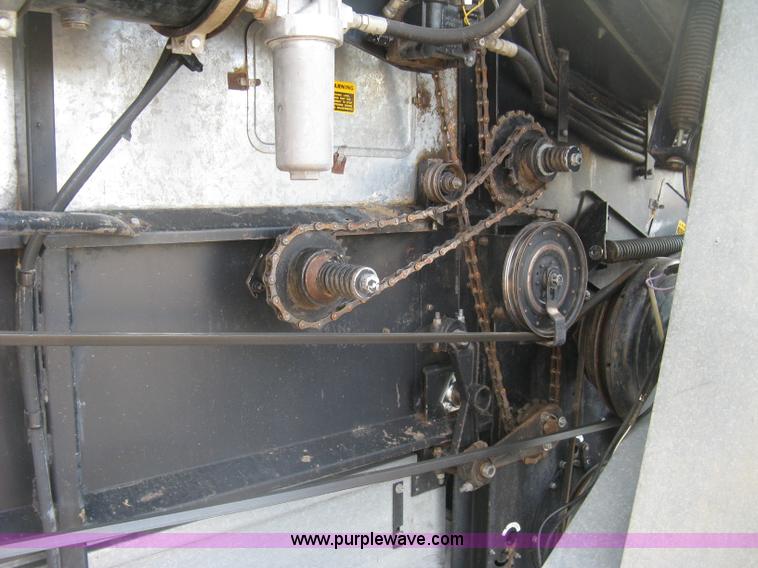 image for item E7985 Gleaner M2 combine