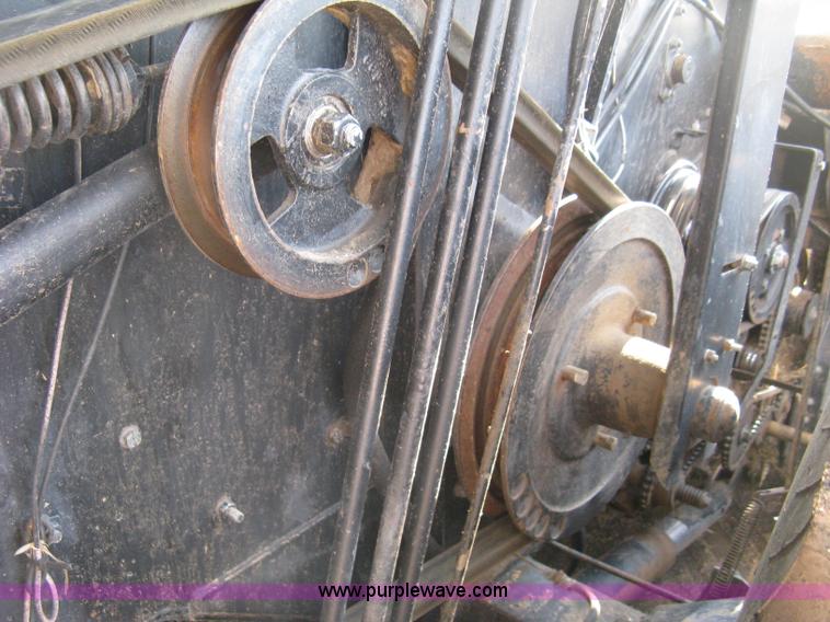 image for item E7985 Gleaner M2 combine