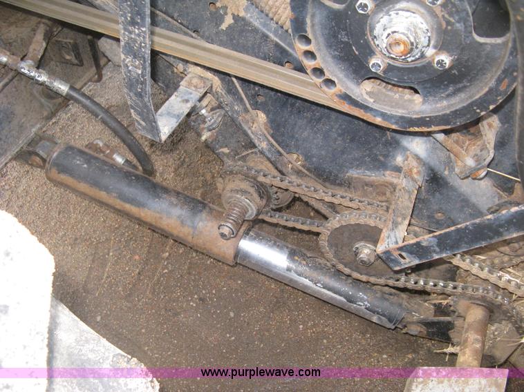 image for item E7985 Gleaner M2 combine