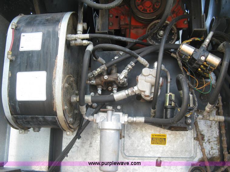 image for item E7985 Gleaner M2 combine