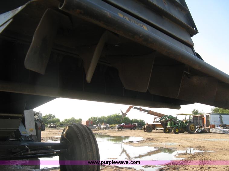 image for item E7985 Gleaner M2 combine