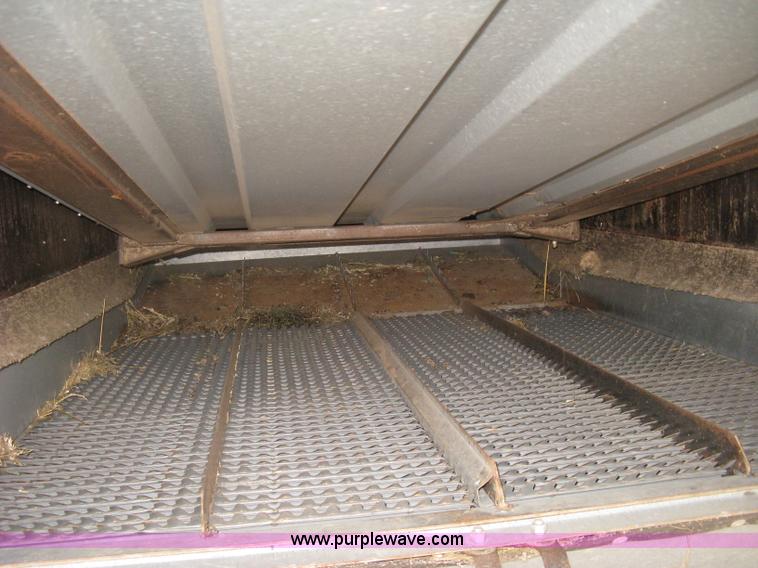 image for item E7985 Gleaner M2 combine