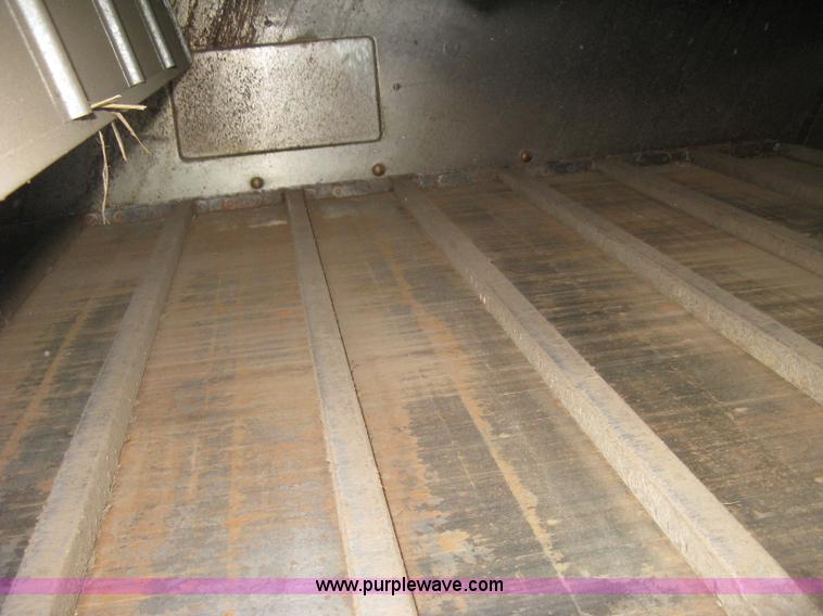 image for item E7985 Gleaner M2 combine