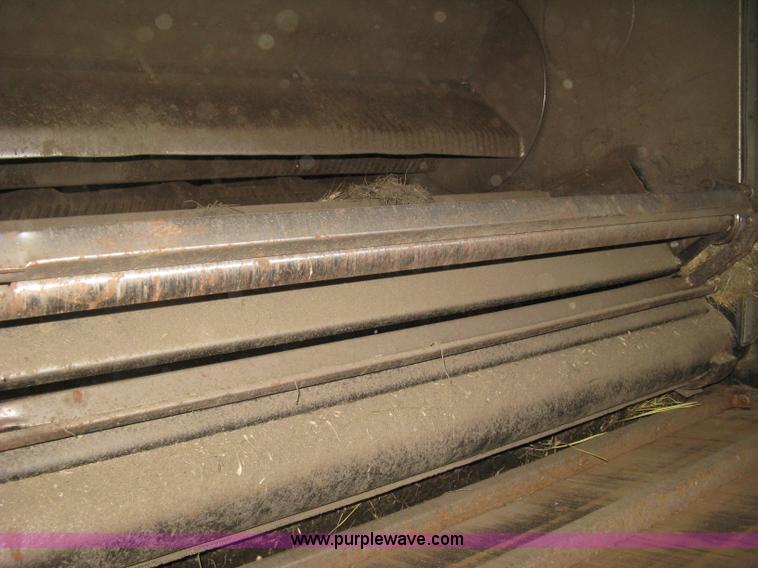 image for item E7985 Gleaner M2 combine