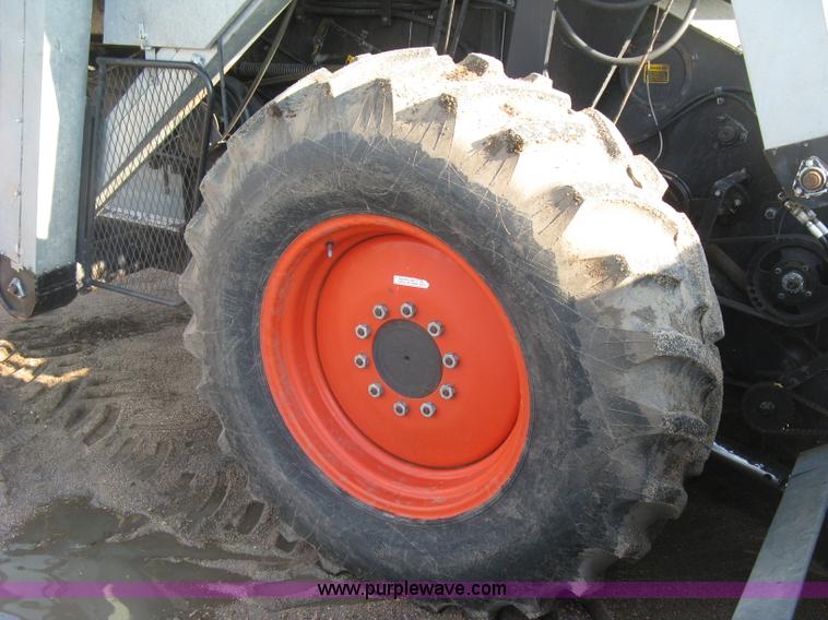 image for item E7985 Gleaner M2 combine