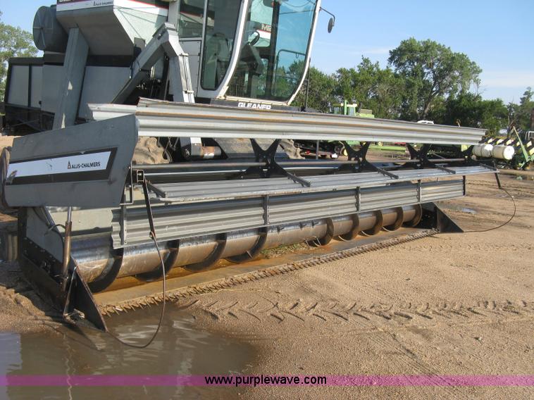 image for item E7985 Gleaner M2 combine