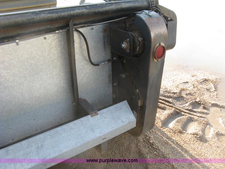 image for item E7985 Gleaner M2 combine