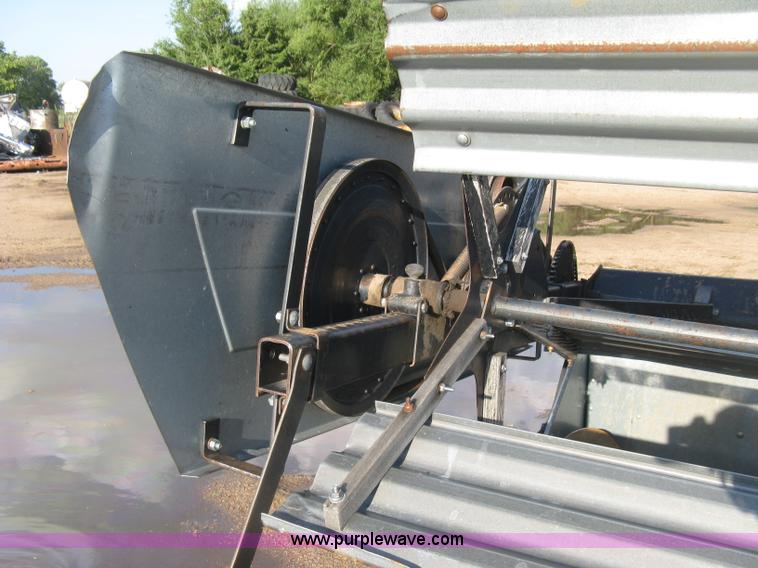 image for item E7985 Gleaner M2 combine