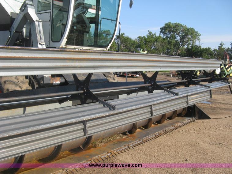 image for item E7985 Gleaner M2 combine