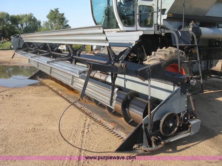 image for item E7985 Gleaner M2 combine