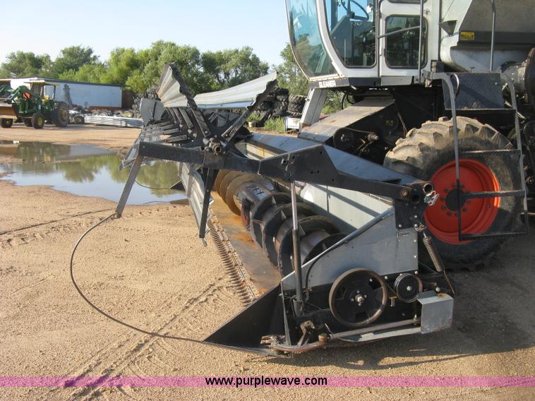 image for item E7985 Gleaner M2 combine