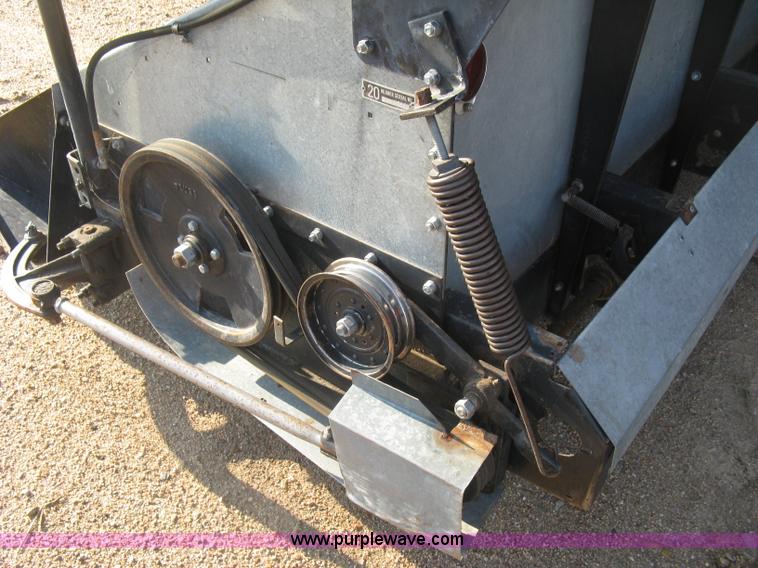 image for item E7985 Gleaner M2 combine