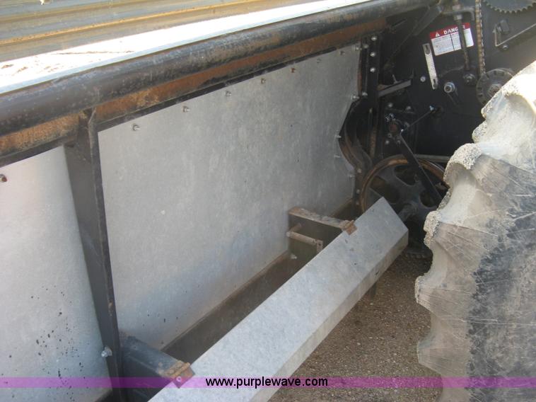 image for item E7985 Gleaner M2 combine