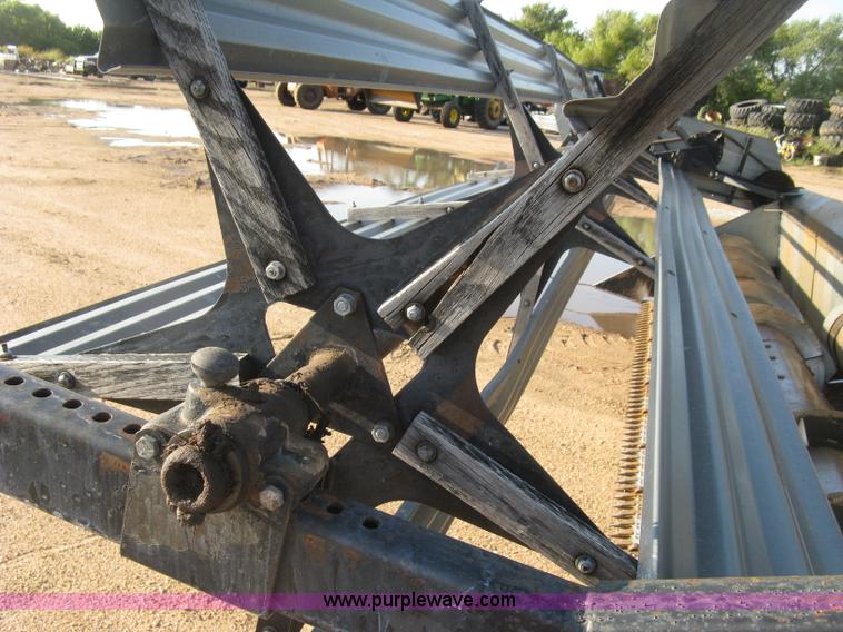 image for item E7985 Gleaner M2 combine